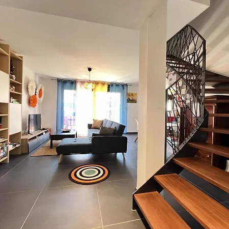 فيلة Luxe With Private Terrace *