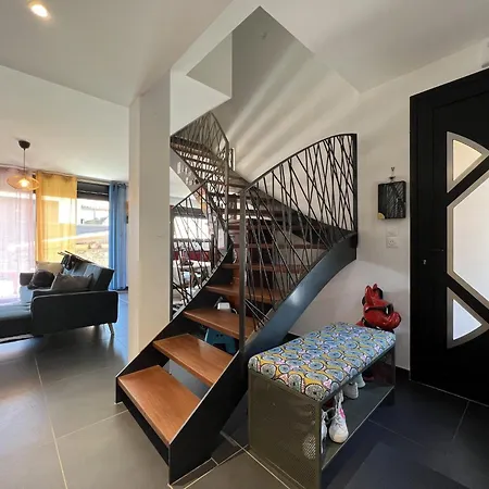 فيلة Luxe With Private Terrace