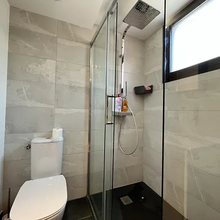 فيلة Luxe With Private Terrace *